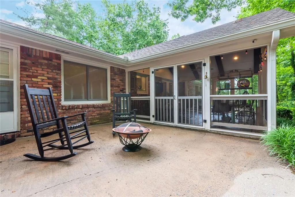 7120 Dunhill Terrace Ne, Sandy Springs, Georgia 30328, 3 Bedrooms Bedrooms, ,2 BathroomsBathrooms,Residential,Sold,7120 Dunhill Terrace Ne,6895511