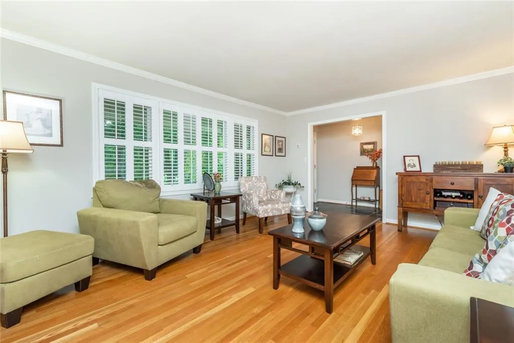 7120 Dunhill Terrace Ne, Sandy Springs, Georgia 30328, 3 Bedrooms Bedrooms, ,2 BathroomsBathrooms,Residential,Sold,7120 Dunhill Terrace Ne,6895511