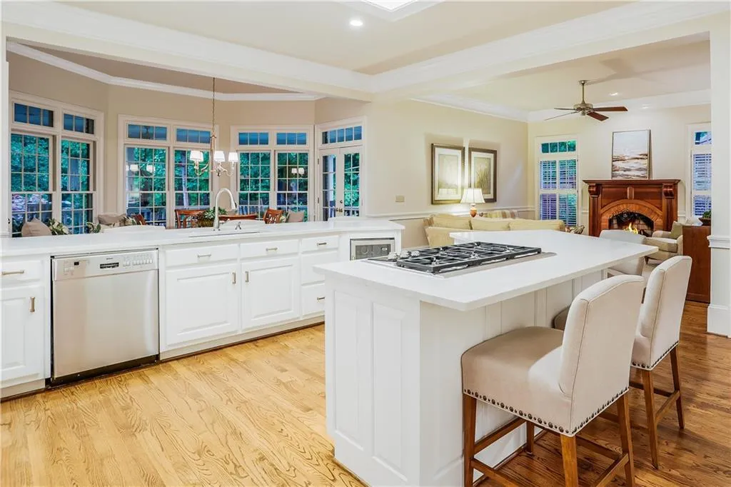 8440 Lazy Oaks Court, Atlanta, Georgia 30350, 6 Bedrooms Bedrooms, ,5 BathroomsBathrooms,Residential,Sold,8440 Lazy Oaks Court,6879320