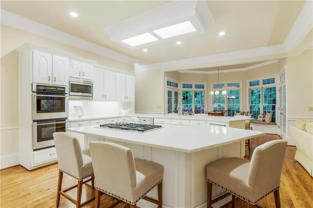 8440 Lazy Oaks Court, Atlanta, Georgia 30350, 6 Bedrooms Bedrooms, ,5 BathroomsBathrooms,Residential,Sold,8440 Lazy Oaks Court,6879320