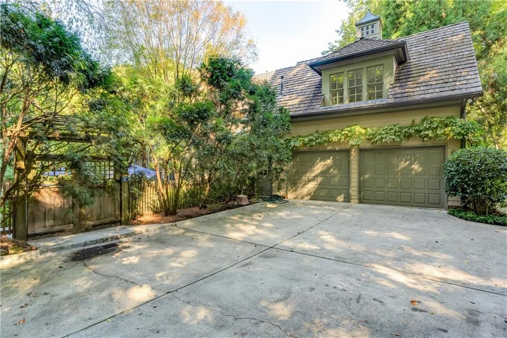 40 Old Vermont Place, Sandy Springs, Georgia 30328, 7 Bedrooms Bedrooms, ,6 BathroomsBathrooms,Residential,Sold,40 Old Vermont Place,6620673