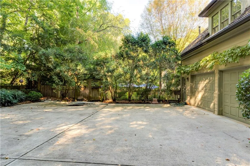 40 Old Vermont Place, Sandy Springs, Georgia 30328, 7 Bedrooms Bedrooms, ,6 BathroomsBathrooms,Residential,Sold,40 Old Vermont Place,6620673