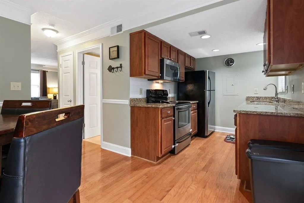 6900 Roswell Road Unit N13, Atlanta, Georgia 30328, 2 Bedrooms Bedrooms, ,2 BathroomsBathrooms,Residential,Sold,6900 Roswell Road Unit N13,6514780