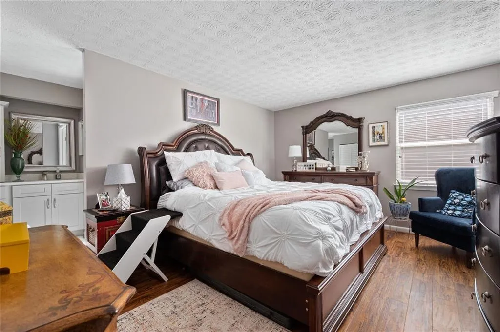 60 Dunwoody Springs Drive, Atlanta, Georgia 30328, 2 Bedrooms Bedrooms, ,2 BathroomsBathrooms,Residential,Sold,60 Dunwoody Springs Drive,7004857