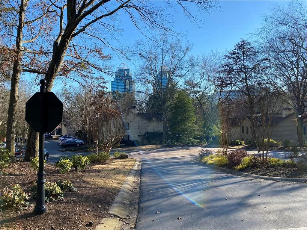 60 Dunwoody Springs Drive, Atlanta, Georgia 30328, 2 Bedrooms Bedrooms, ,2 BathroomsBathrooms,Residential,Sold,60 Dunwoody Springs Drive,7004857