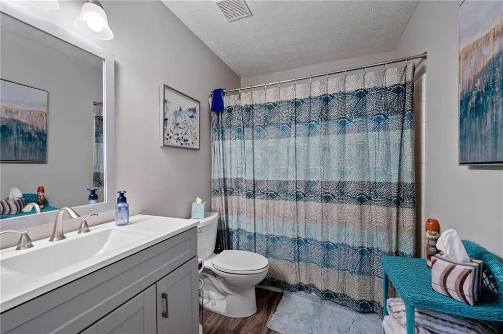 60 Dunwoody Springs Drive, Atlanta, Georgia 30328, 2 Bedrooms Bedrooms, ,2 BathroomsBathrooms,Residential,Sold,60 Dunwoody Springs Drive,7004857