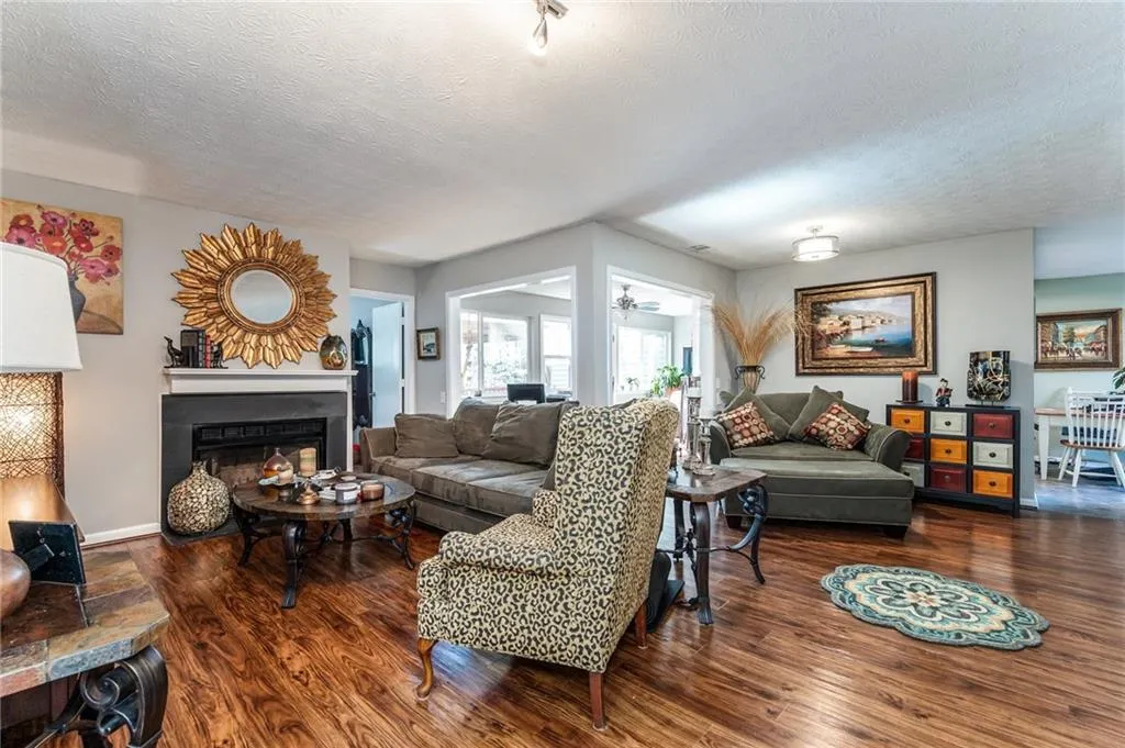 60 Dunwoody Springs Drive, Atlanta, Georgia 30328, 2 Bedrooms Bedrooms, ,2 BathroomsBathrooms,Residential,Sold,60 Dunwoody Springs Drive,7004857