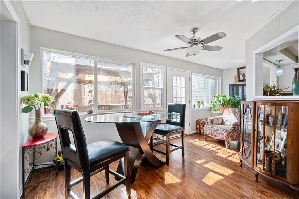 60 Dunwoody Springs Drive, Atlanta, Georgia 30328, 2 Bedrooms Bedrooms, ,2 BathroomsBathrooms,Residential,Sold,60 Dunwoody Springs Drive,7004857