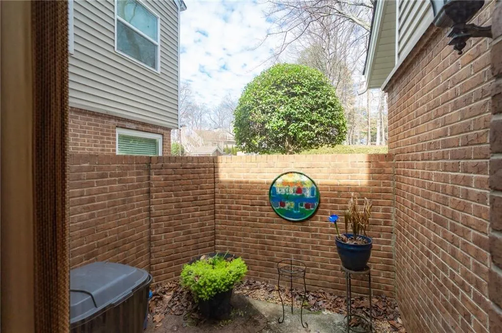 60 Dunwoody Springs Drive, Atlanta, Georgia 30328, 2 Bedrooms Bedrooms, ,2 BathroomsBathrooms,Residential,Sold,60 Dunwoody Springs Drive,7004857