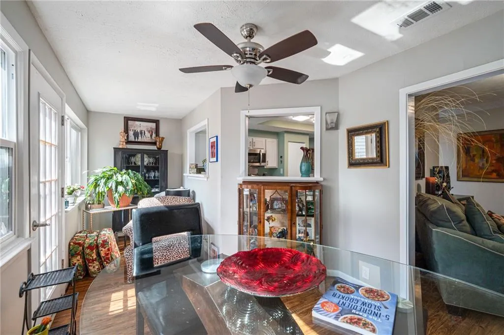 60 Dunwoody Springs Drive, Atlanta, Georgia 30328, 2 Bedrooms Bedrooms, ,2 BathroomsBathrooms,Residential,Sold,60 Dunwoody Springs Drive,7004857