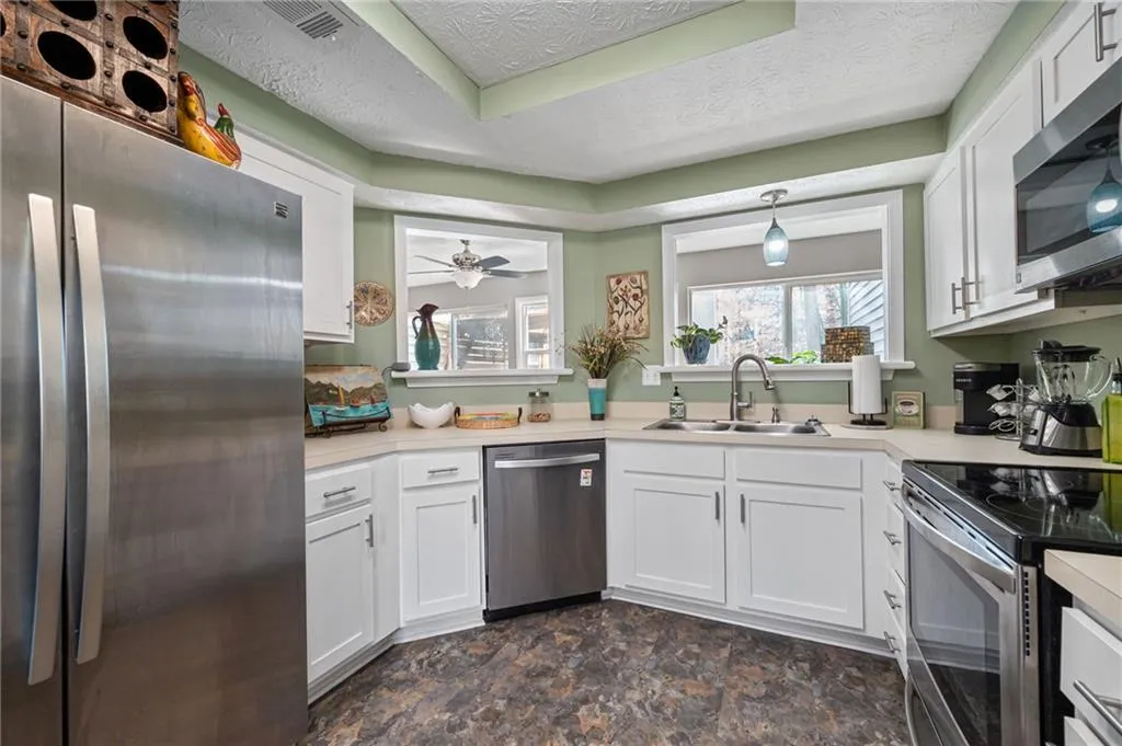 60 Dunwoody Springs Drive, Atlanta, Georgia 30328, 2 Bedrooms Bedrooms, ,2 BathroomsBathrooms,Residential,Sold,60 Dunwoody Springs Drive,7004857
