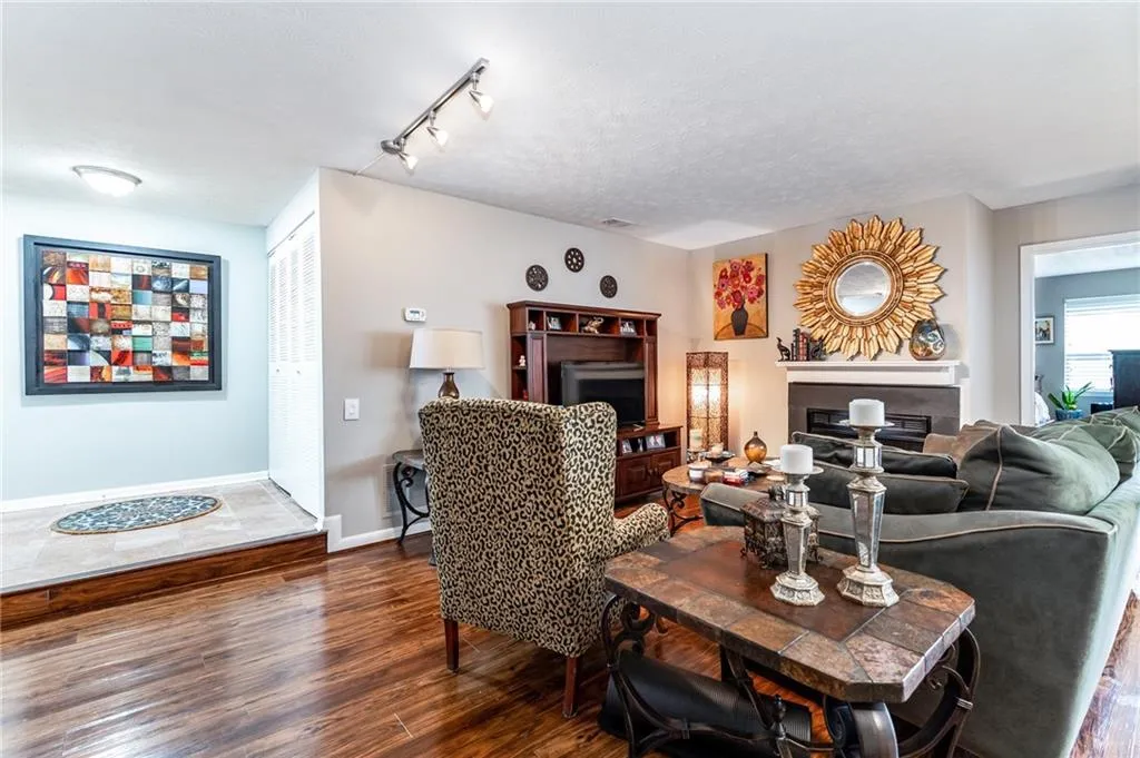 60 Dunwoody Springs Drive, Atlanta, Georgia 30328, 2 Bedrooms Bedrooms, ,2 BathroomsBathrooms,Residential,Sold,60 Dunwoody Springs Drive,7004857