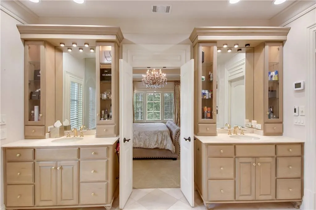 5480 Claire Rose Lane, Atlanta, Georgia 30327, 6 Bedrooms Bedrooms, ,7 BathroomsBathrooms,Residential,Sold,5480 Claire Rose Lane,6802173