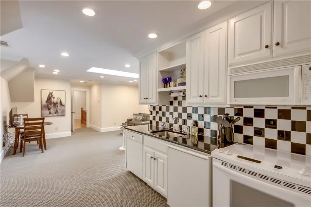 5480 Claire Rose Lane, Atlanta, Georgia 30327, 6 Bedrooms Bedrooms, ,7 BathroomsBathrooms,Residential,Sold,5480 Claire Rose Lane,6802173