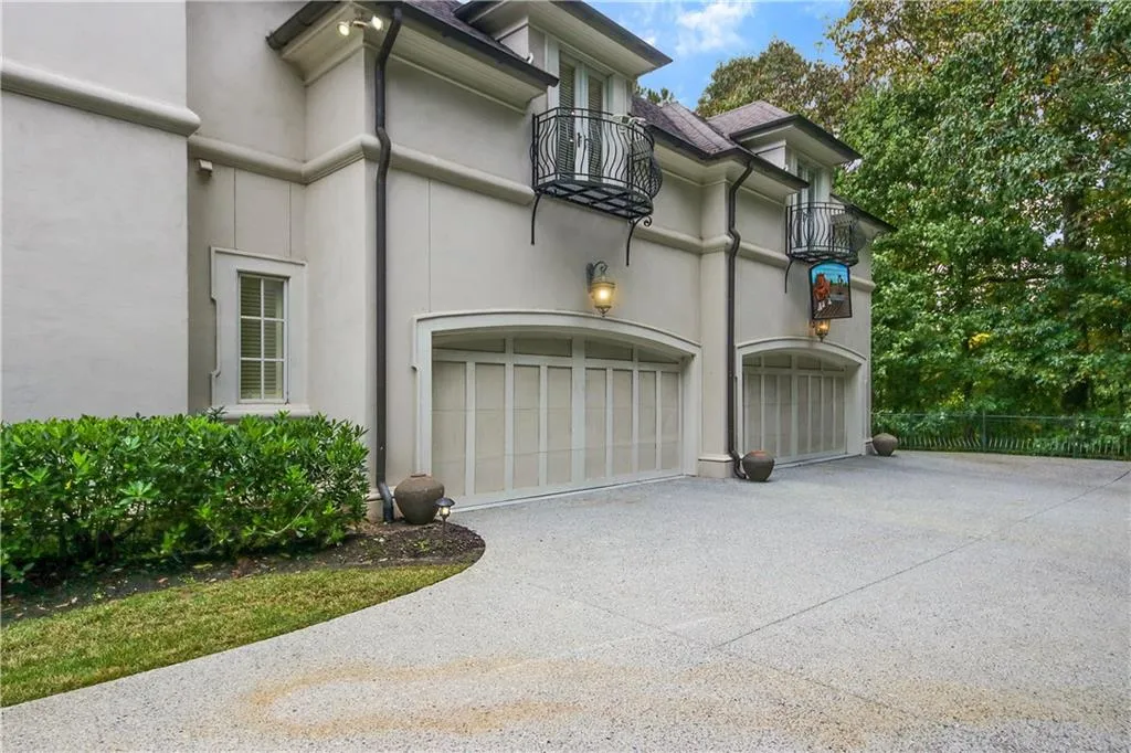 5480 Claire Rose Lane, Atlanta, Georgia 30327, 6 Bedrooms Bedrooms, ,7 BathroomsBathrooms,Residential,Sold,5480 Claire Rose Lane,6802173