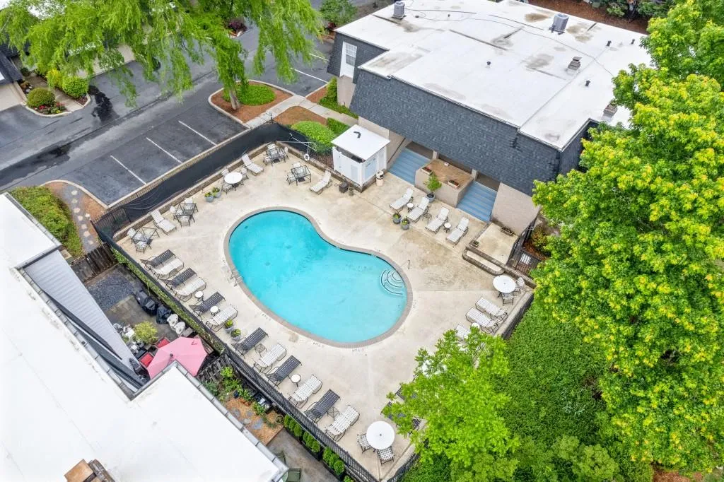 5145 Chemin De Vie, Atlanta, Georgia 30342, 2 Bedrooms Bedrooms, ,2 BathroomsBathrooms,Residential,For Sale,5145 Chemin De Vie,7762113