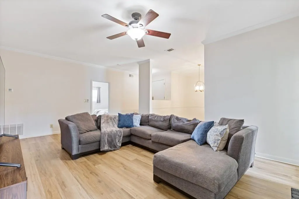 5145 Chemin De Vie, Atlanta, Georgia 30342, 2 Bedrooms Bedrooms, ,2 BathroomsBathrooms,Residential,For Sale,5145 Chemin De Vie,7762113