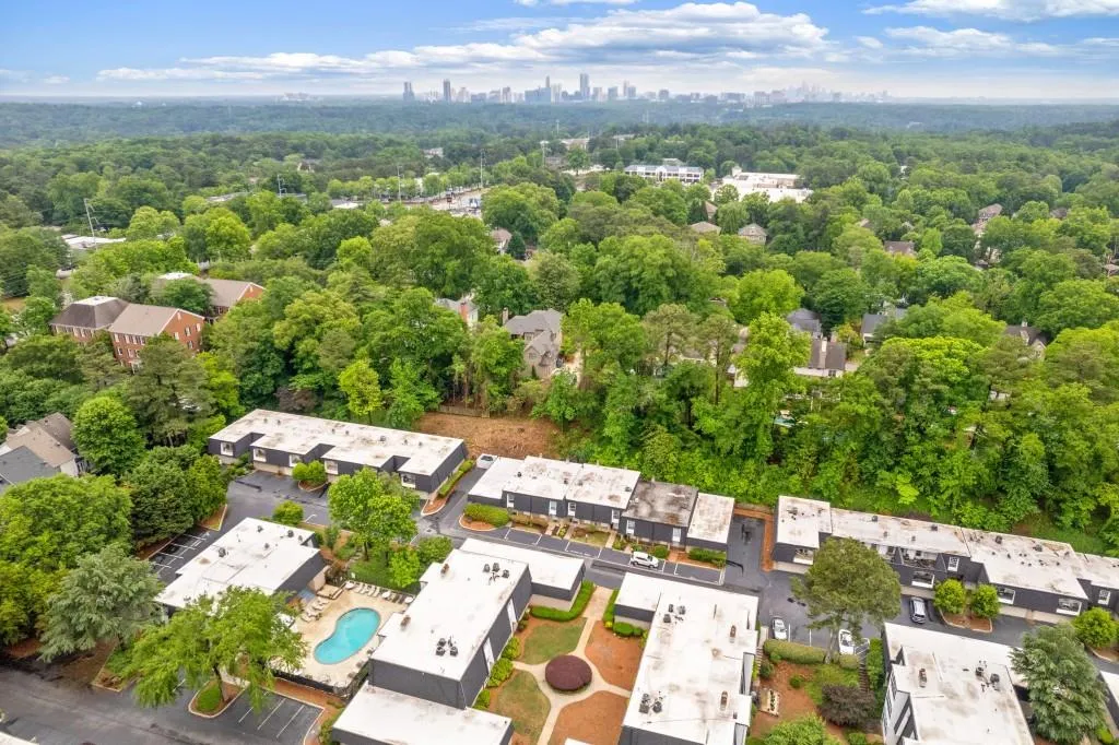 5145 Chemin De Vie, Atlanta, Georgia 30342, 2 Bedrooms Bedrooms, ,2 BathroomsBathrooms,Residential,For Sale,5145 Chemin De Vie,7762113
