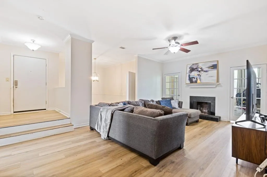 5145 Chemin De Vie, Atlanta, Georgia 30342, 2 Bedrooms Bedrooms, ,2 BathroomsBathrooms,Residential,For Sale,5145 Chemin De Vie,7762113