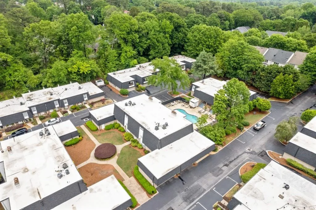5145 Chemin De Vie, Atlanta, Georgia 30342, 2 Bedrooms Bedrooms, ,2 BathroomsBathrooms,Residential,For Sale,5145 Chemin De Vie,7762113
