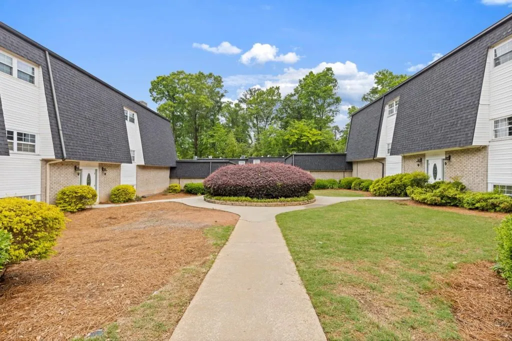 5145 Chemin De Vie, Atlanta, Georgia 30342, 2 Bedrooms Bedrooms, ,2 BathroomsBathrooms,Residential,For Sale,5145 Chemin De Vie,7762113