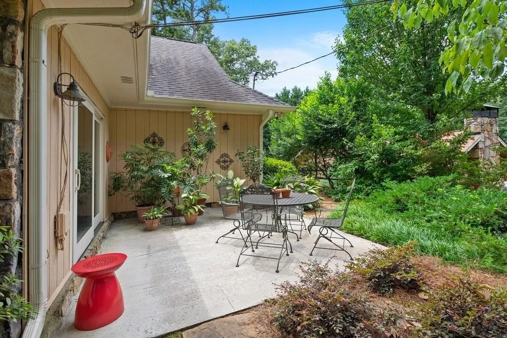 7050 Hunters Branch Drive, Sandy Springs, Georgia 30328, 5 Bedrooms Bedrooms, ,5 BathroomsBathrooms,Residential,Sold,7050 Hunters Branch Drive,6589626