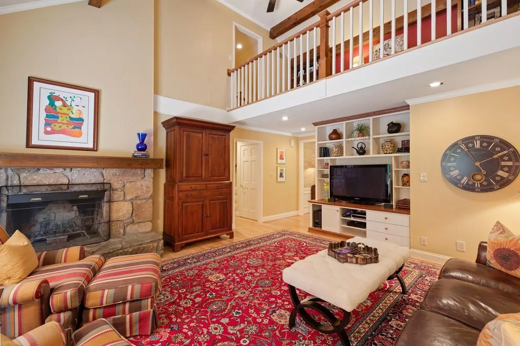 7050 Hunters Branch Drive, Sandy Springs, Georgia 30328, 5 Bedrooms Bedrooms, ,5 BathroomsBathrooms,Residential,Sold,7050 Hunters Branch Drive,6589626