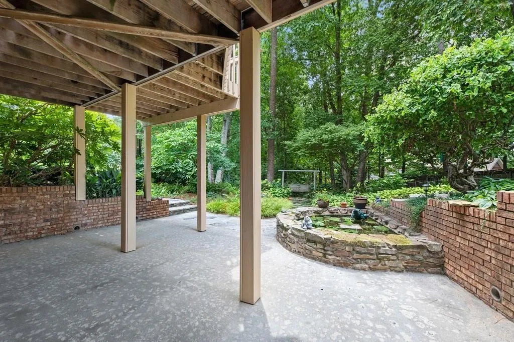 7050 Hunters Branch Drive, Sandy Springs, Georgia 30328, 5 Bedrooms Bedrooms, ,5 BathroomsBathrooms,Residential,Sold,7050 Hunters Branch Drive,6589626