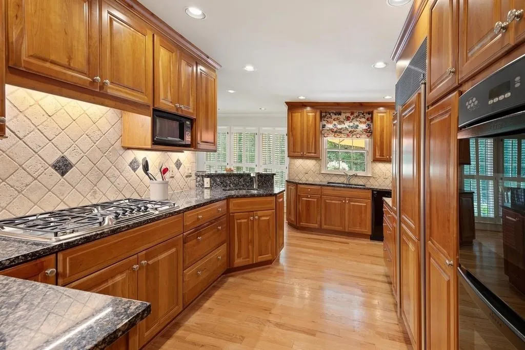 7050 Hunters Branch Drive, Sandy Springs, Georgia 30328, 5 Bedrooms Bedrooms, ,5 BathroomsBathrooms,Residential,Sold,7050 Hunters Branch Drive,6589626