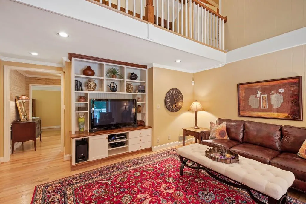7050 Hunters Branch Drive, Sandy Springs, Georgia 30328, 5 Bedrooms Bedrooms, ,5 BathroomsBathrooms,Residential,Sold,7050 Hunters Branch Drive,6589626
