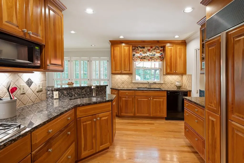 7050 Hunters Branch Drive, Sandy Springs, Georgia 30328, 5 Bedrooms Bedrooms, ,5 BathroomsBathrooms,Residential,Sold,7050 Hunters Branch Drive,6589626