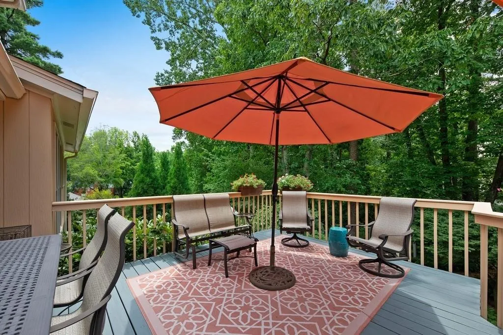 7050 Hunters Branch Drive, Sandy Springs, Georgia 30328, 5 Bedrooms Bedrooms, ,5 BathroomsBathrooms,Residential,Sold,7050 Hunters Branch Drive,6589626