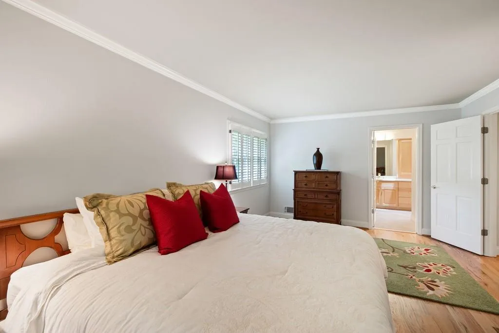 7050 Hunters Branch Drive, Sandy Springs, Georgia 30328, 5 Bedrooms Bedrooms, ,5 BathroomsBathrooms,Residential,Sold,7050 Hunters Branch Drive,6589626