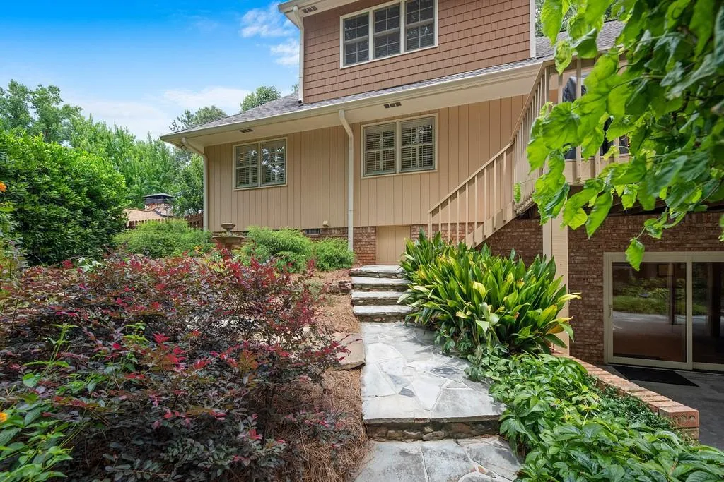 7050 Hunters Branch Drive, Sandy Springs, Georgia 30328, 5 Bedrooms Bedrooms, ,5 BathroomsBathrooms,Residential,Sold,7050 Hunters Branch Drive,6589626