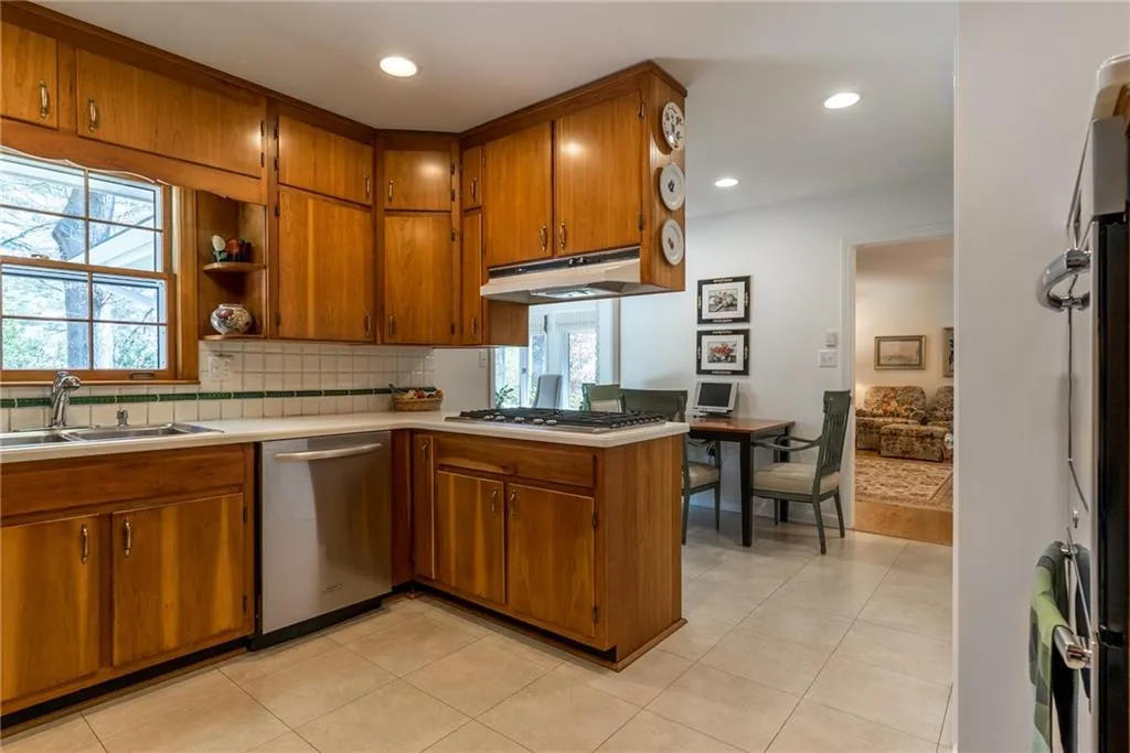 4695 Cherrywood Lane, Sandy Springs, Georgia 30342, 3 Bedrooms Bedrooms, ,2 BathroomsBathrooms,Residential,Sold,4695 Cherrywood Lane,5983806