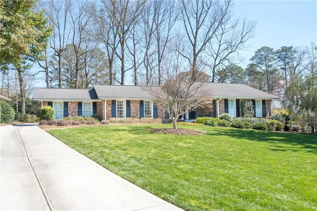 4695 Cherrywood Lane, Sandy Springs, Georgia 30342, 3 Bedrooms Bedrooms, ,2 BathroomsBathrooms,Residential,Sold,4695 Cherrywood Lane,5983806