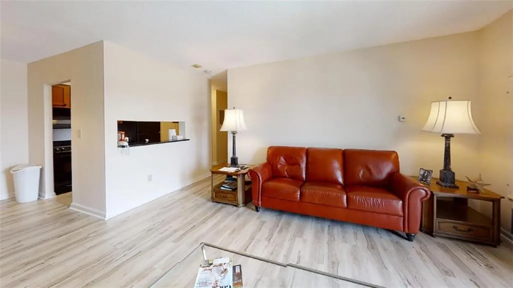 300 Johnson Ferry Road Ne Unit B612, Sandy Springs, Georgia 30328, 1 Bedroom Bedrooms, ,1 BathroomBathrooms,Residential,Sold,300 Johnson Ferry Road Ne Unit B612,6933326