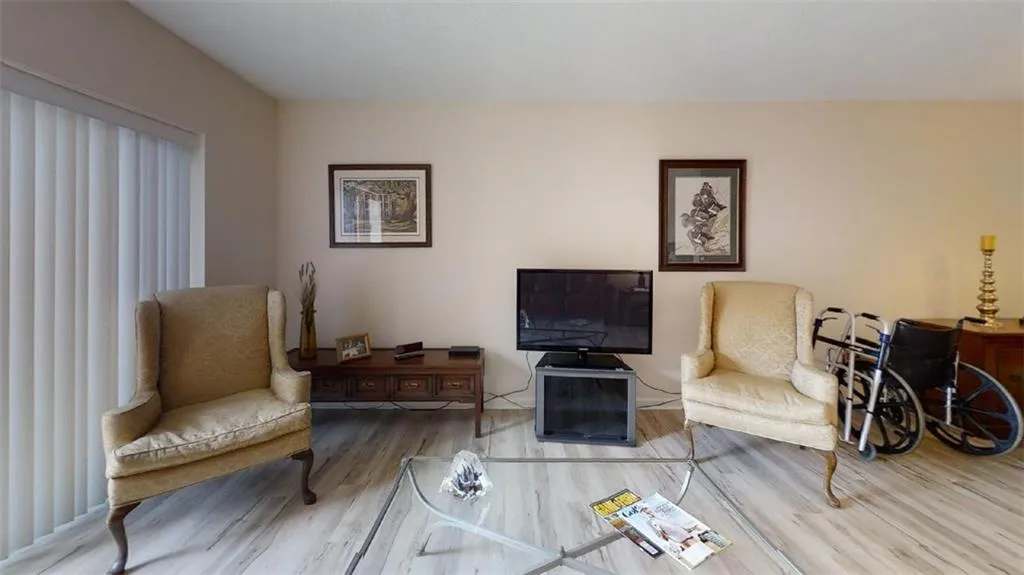 300 Johnson Ferry Road Ne Unit B612, Sandy Springs, Georgia 30328, 1 Bedroom Bedrooms, ,1 BathroomBathrooms,Residential,Sold,300 Johnson Ferry Road Ne Unit B612,6933326