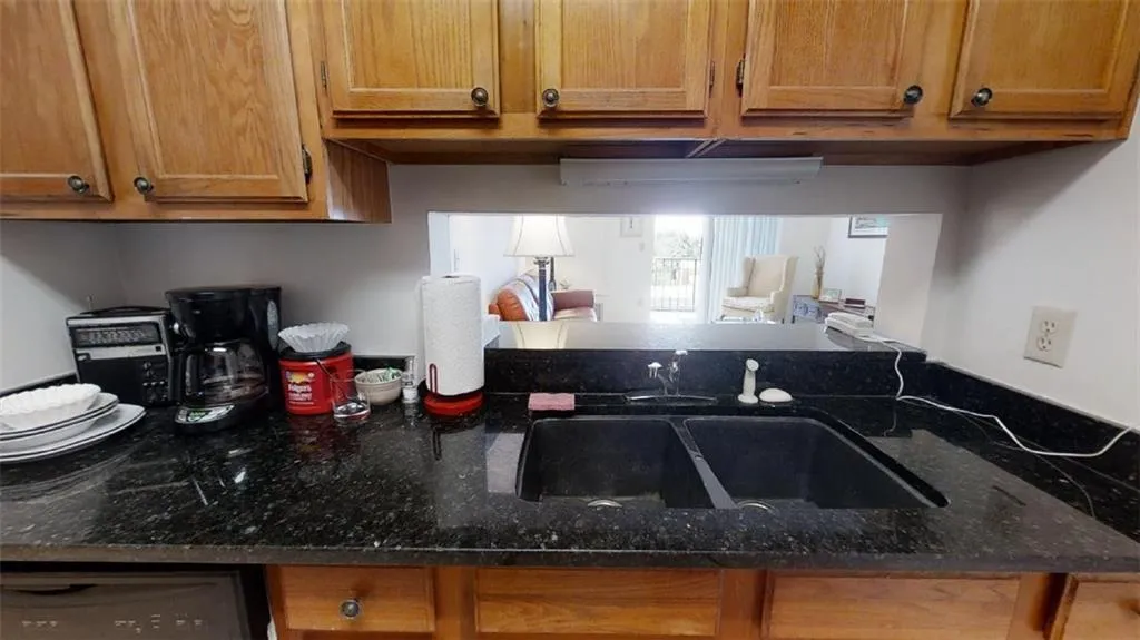 300 Johnson Ferry Road Ne Unit B612, Sandy Springs, Georgia 30328, 1 Bedroom Bedrooms, ,1 BathroomBathrooms,Residential,Sold,300 Johnson Ferry Road Ne Unit B612,6933326