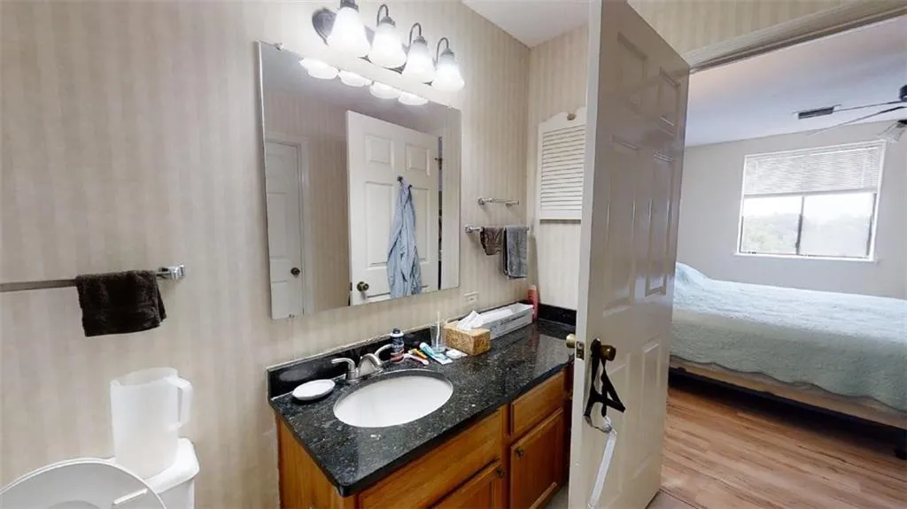 300 Johnson Ferry Road Ne Unit B612, Sandy Springs, Georgia 30328, 1 Bedroom Bedrooms, ,1 BathroomBathrooms,Residential,Sold,300 Johnson Ferry Road Ne Unit B612,6933326