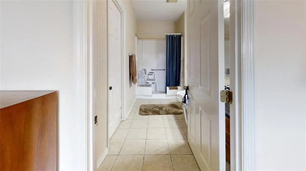 300 Johnson Ferry Road Ne Unit B612, Sandy Springs, Georgia 30328, 1 Bedroom Bedrooms, ,1 BathroomBathrooms,Residential,Sold,300 Johnson Ferry Road Ne Unit B612,6933326