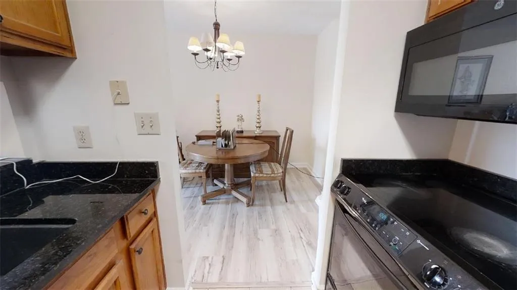 300 Johnson Ferry Road Ne Unit B612, Sandy Springs, Georgia 30328, 1 Bedroom Bedrooms, ,1 BathroomBathrooms,Residential,Sold,300 Johnson Ferry Road Ne Unit B612,6933326