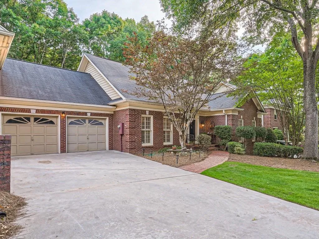 7155 Roswell Road Unit 56, Sandy Springs, Georgia 30328, 4 Bedrooms Bedrooms, ,5 BathroomsBathrooms,Residential,Sold,7155 Roswell Road Unit 56,7234535