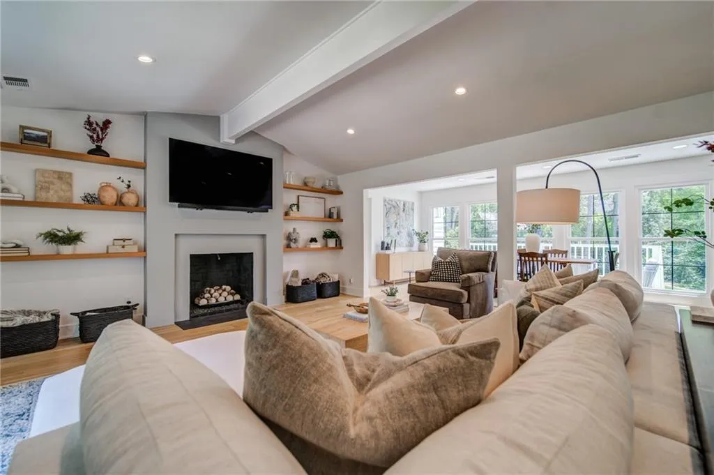 260 Danbury Lane, Atlanta, Georgia 30327, 6 Bedrooms Bedrooms, ,4 BathroomsBathrooms,Residential,Sold,260 Danbury Lane,7240997