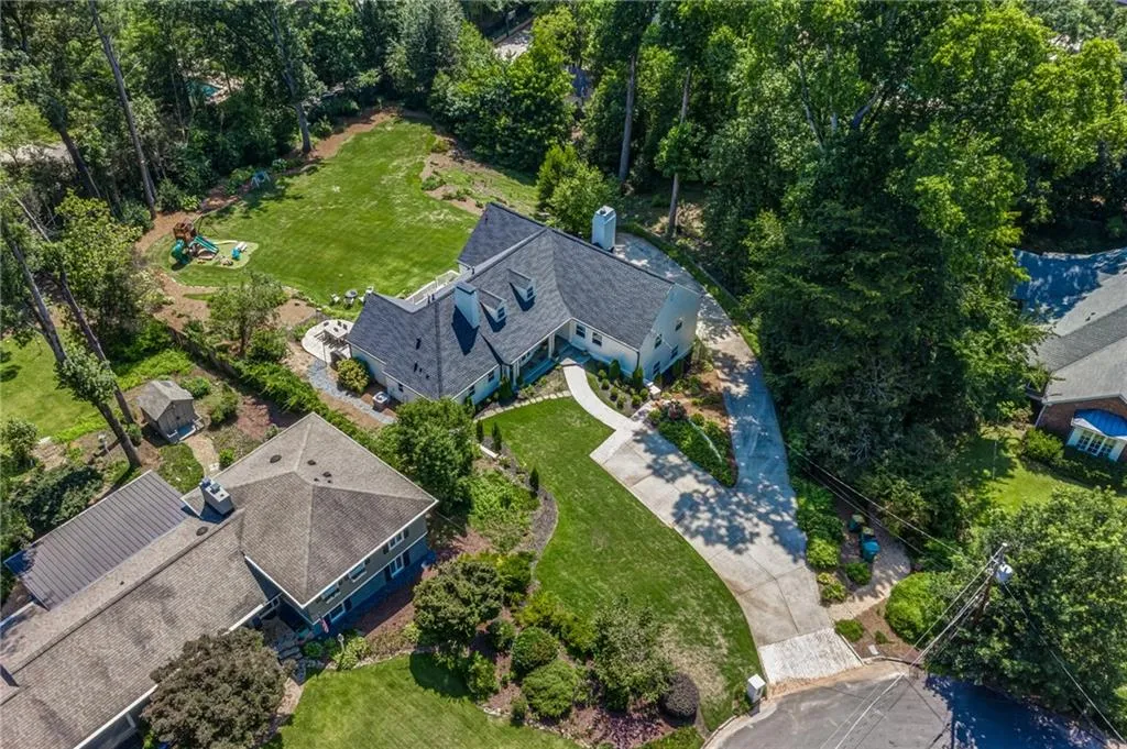260 Danbury Lane, Atlanta, Georgia 30327, 6 Bedrooms Bedrooms, ,4 BathroomsBathrooms,Residential,Sold,260 Danbury Lane,7240997