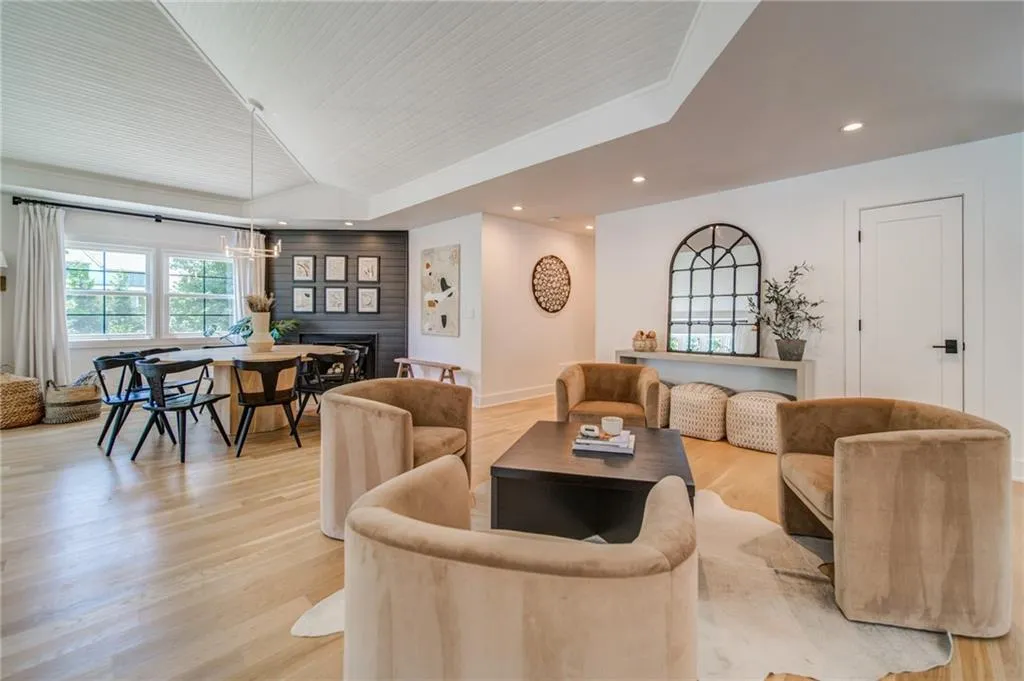 260 Danbury Lane, Atlanta, Georgia 30327, 6 Bedrooms Bedrooms, ,4 BathroomsBathrooms,Residential,Sold,260 Danbury Lane,7240997