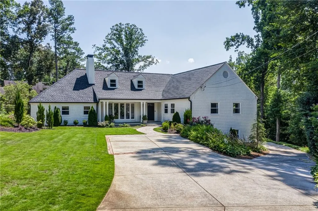 260 Danbury Lane, Atlanta, Georgia 30327, 6 Bedrooms Bedrooms, ,4 BathroomsBathrooms,Residential,Sold,260 Danbury Lane,7240997