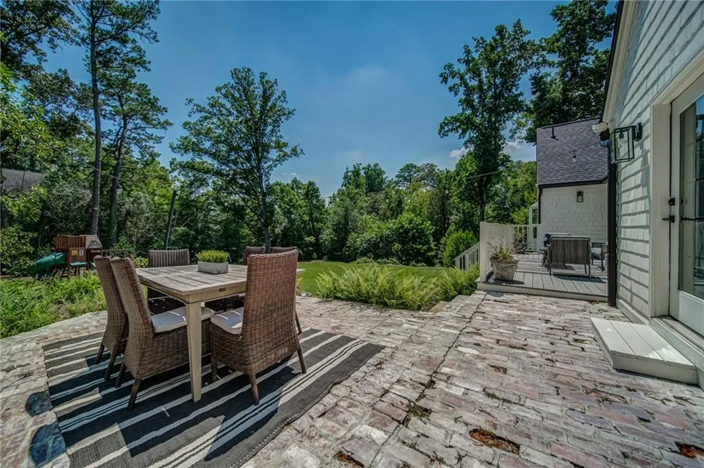 260 Danbury Lane, Atlanta, Georgia 30327, 6 Bedrooms Bedrooms, ,4 BathroomsBathrooms,Residential,Sold,260 Danbury Lane,7240997