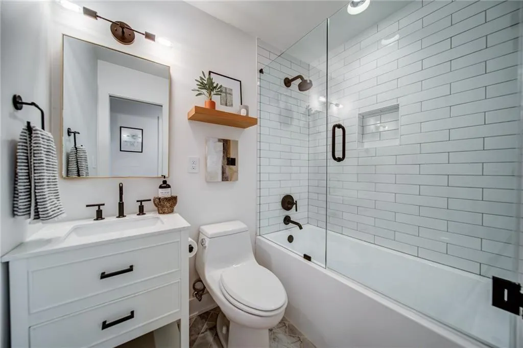 260 Danbury Lane, Atlanta, Georgia 30327, 6 Bedrooms Bedrooms, ,4 BathroomsBathrooms,Residential,Sold,260 Danbury Lane,7240997