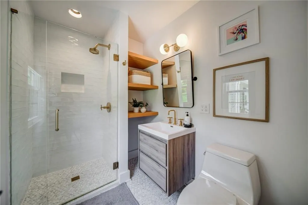 260 Danbury Lane, Atlanta, Georgia 30327, 6 Bedrooms Bedrooms, ,4 BathroomsBathrooms,Residential,Sold,260 Danbury Lane,7240997